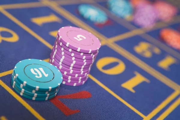 apelbet mobile app interface showing sportsbook and live casino options